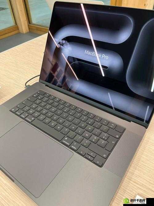 1819 岁 MacBookPro 高清：年轻人的时尚科技新选择